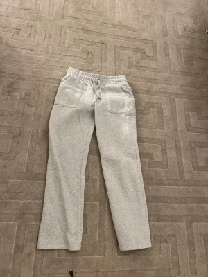 Mjukis  - Gråa mjukis byxor väldigt sköna 
