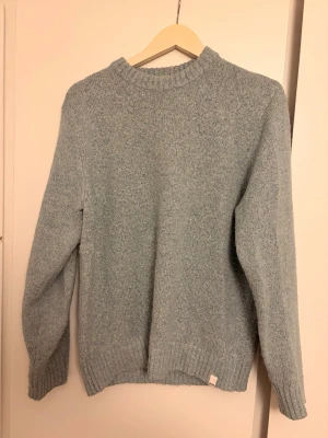 Stickad tröja - Säljer en stickad tröja i ljusblå/turkos färg. Knappt använd och därav mycket bra skick. Storlek M men också passar även L. Skriv vid frågor! 