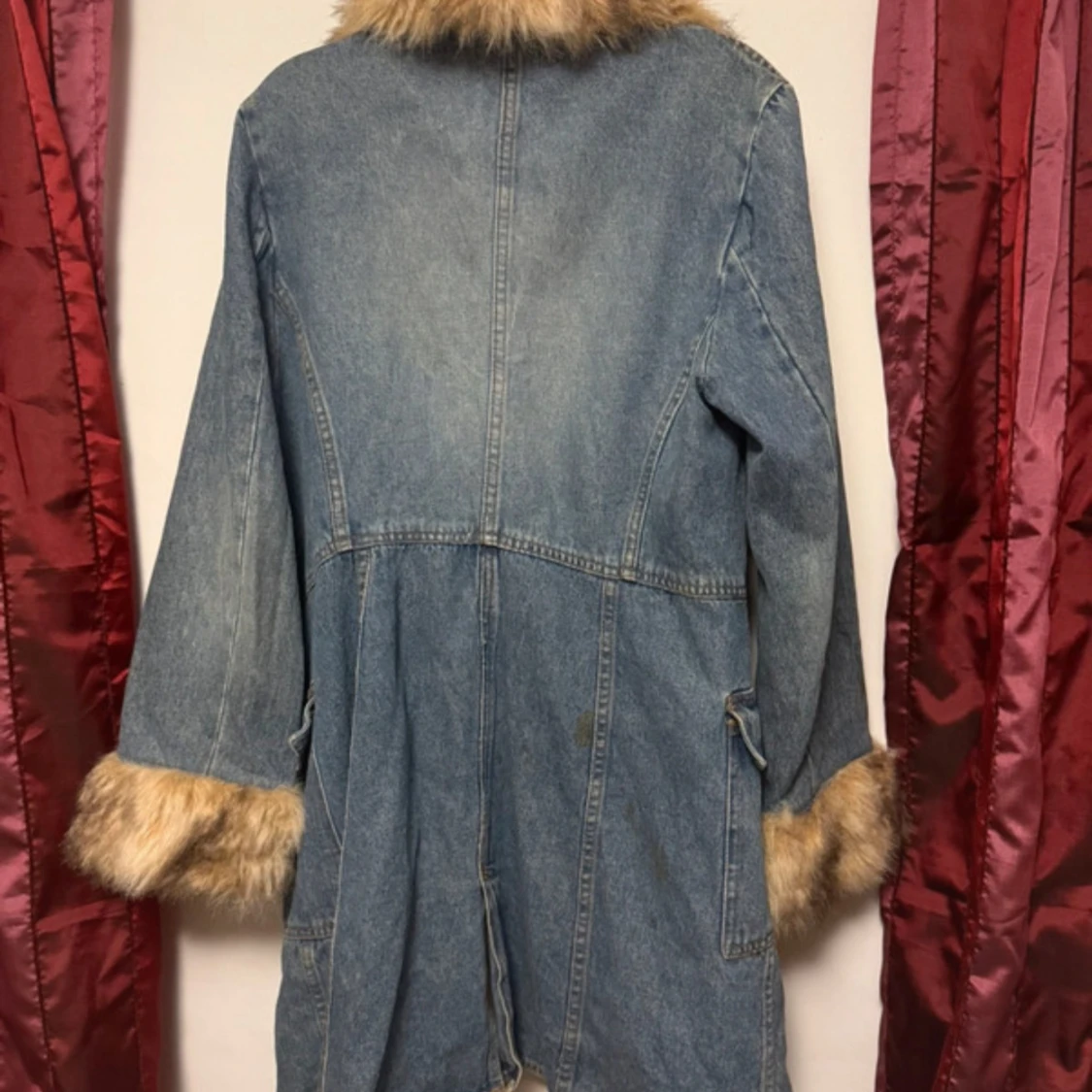 Vintage jeansjacka med pälsdetaljer - 2