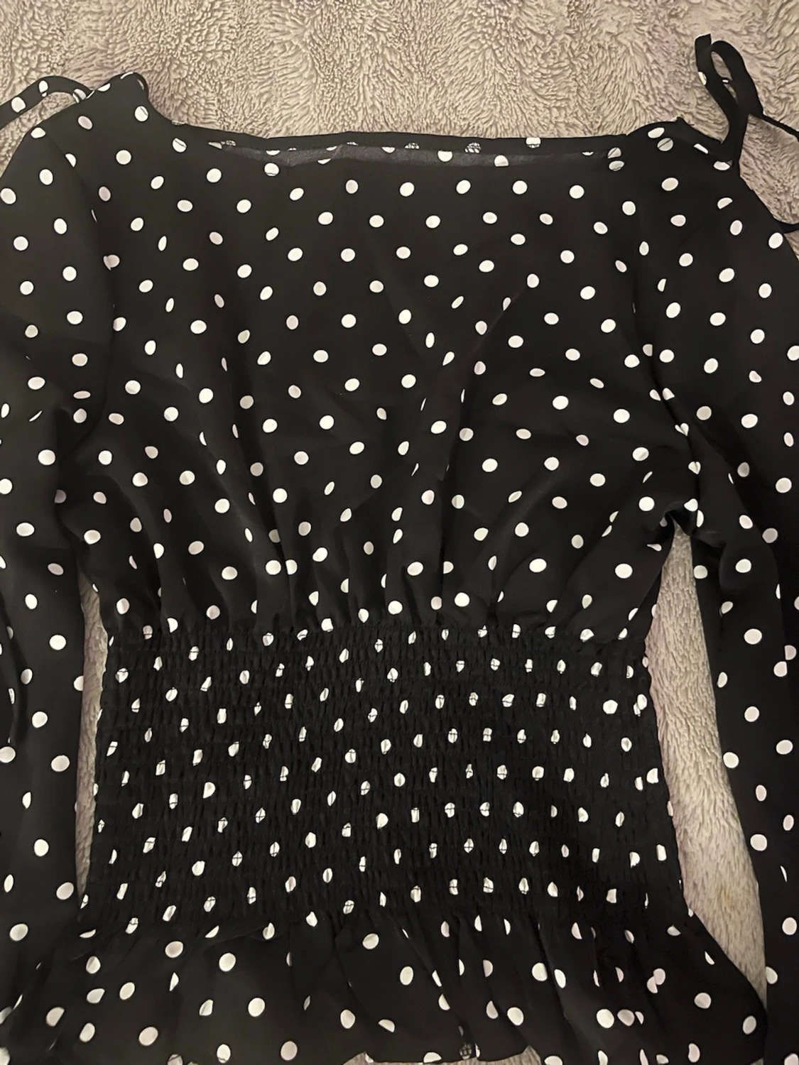 Svart prickig topp - 4