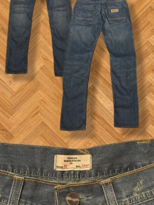 Vintage jeans - Wrangler jeans  W31 L34  Midjemått-41cm Benöppning-18cm Totallängd-109cm 
