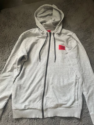 Hugo boss hoodie  - En jätte fin Hugo boss hoodie som inte används så mycket säljer nu för att den inte passar 