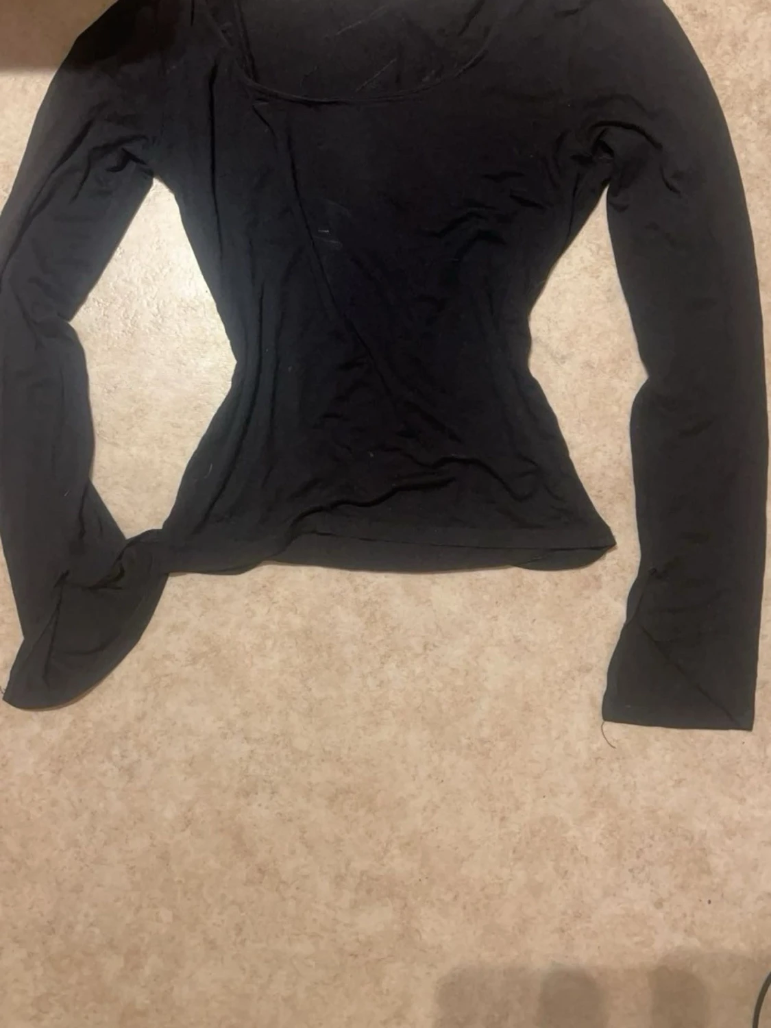 Svart långärmad topp med rund hals - 1