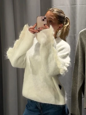 Vit stickad tröja i mohair Arket - Såå fin stickad tröja i mohair från arket! 💗