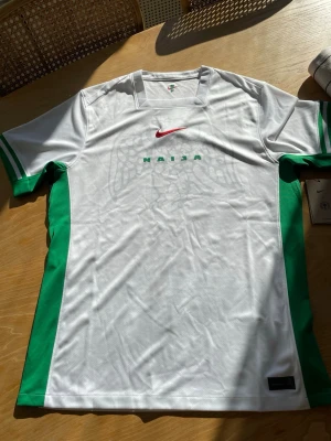 Nigeria hemmatröja 24/25 - Nigerias hemmatröja 24/25. Helt oanvänd och alla lappar kvar. Nypris 1200 