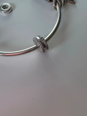 Silver diamant berlock - Snygg diamant berlock från Pandora, ordinarie pris 549kr