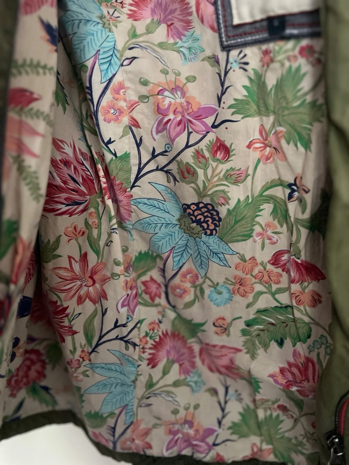 Olivgrön jacka med spetsdetaljer - 2