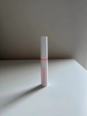 Hårmascara - Köpt i ett paket med andra produkter på Vinted. Den ska ej vara använd. 