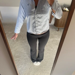 Randig skjorta från Ralph Lauren - Säljer en klassisk blåvit randig skjorta från Ralph Lauren 