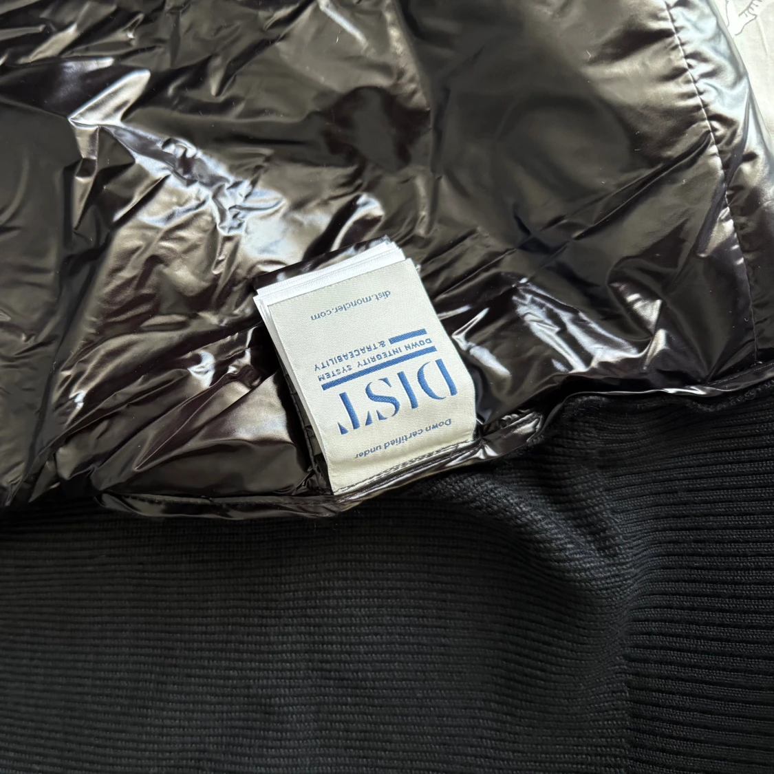 Svart Moncler pufferjacka med stickade ärmar - 2