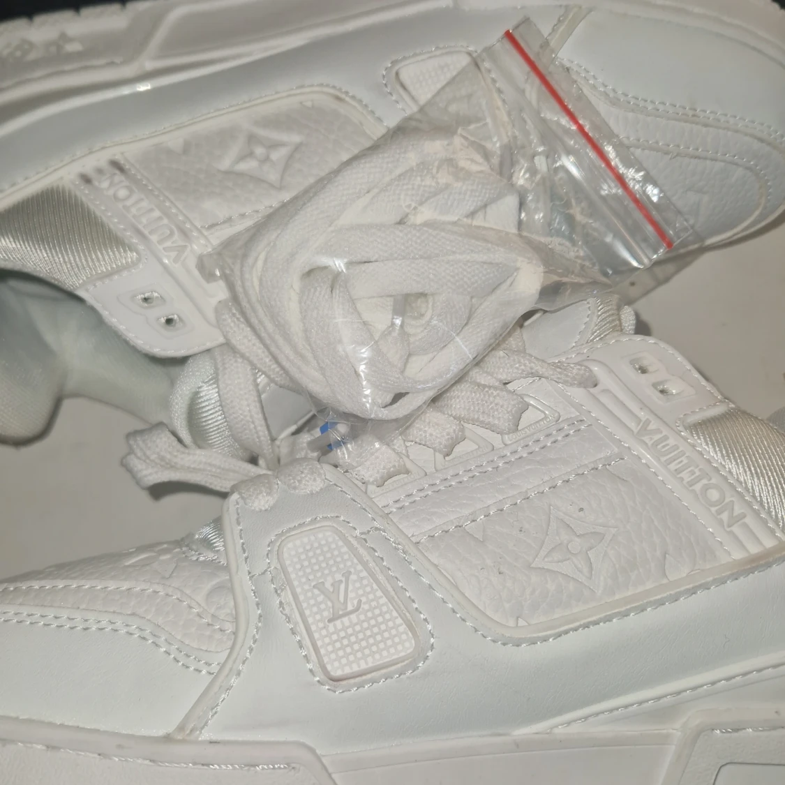 Vita Louis Vuitton sneakers.