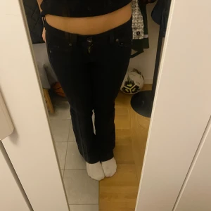 Svarta bootcut jeans  - Snygga svarta jeans, skriv för fler bilder eller frågor💗💗