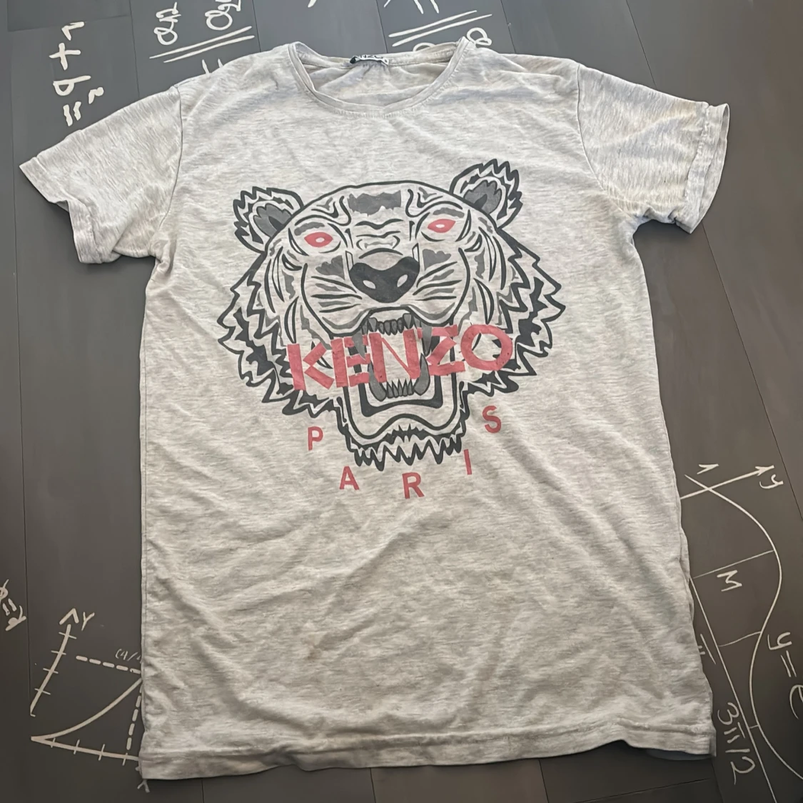 Grå Kenzo t-shirt med tigertryck