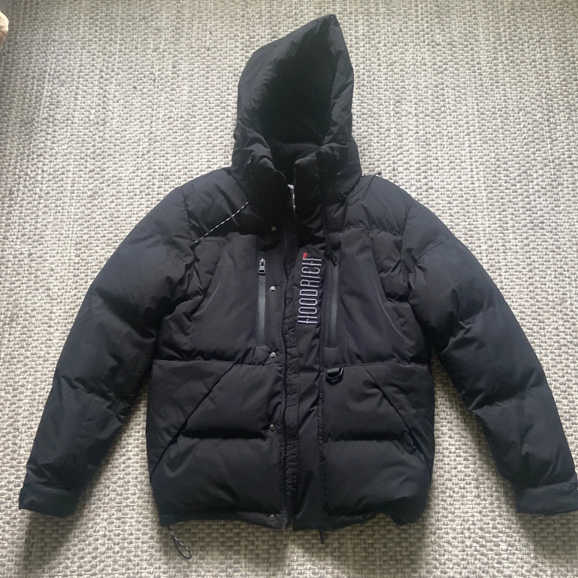 Svart pufferjacka från Hoodrich storlek S-M