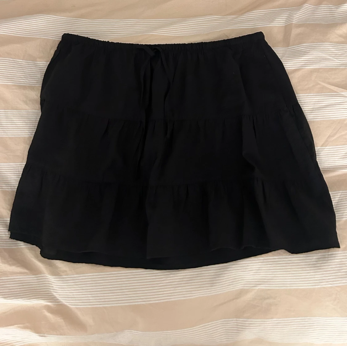 Svart volangkjol  - 2