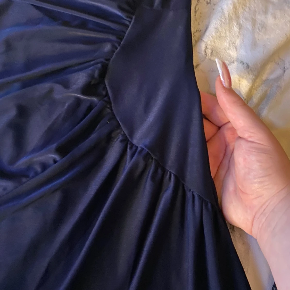 Marinblå långklänning med strass - 3