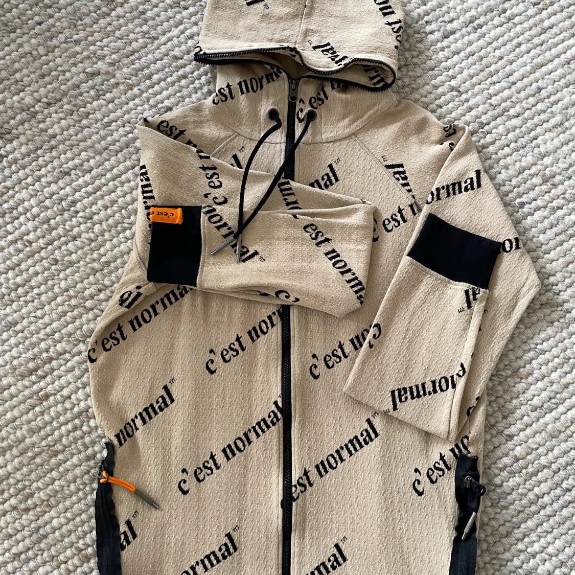 Beige hoodiejacka från C'est Normal