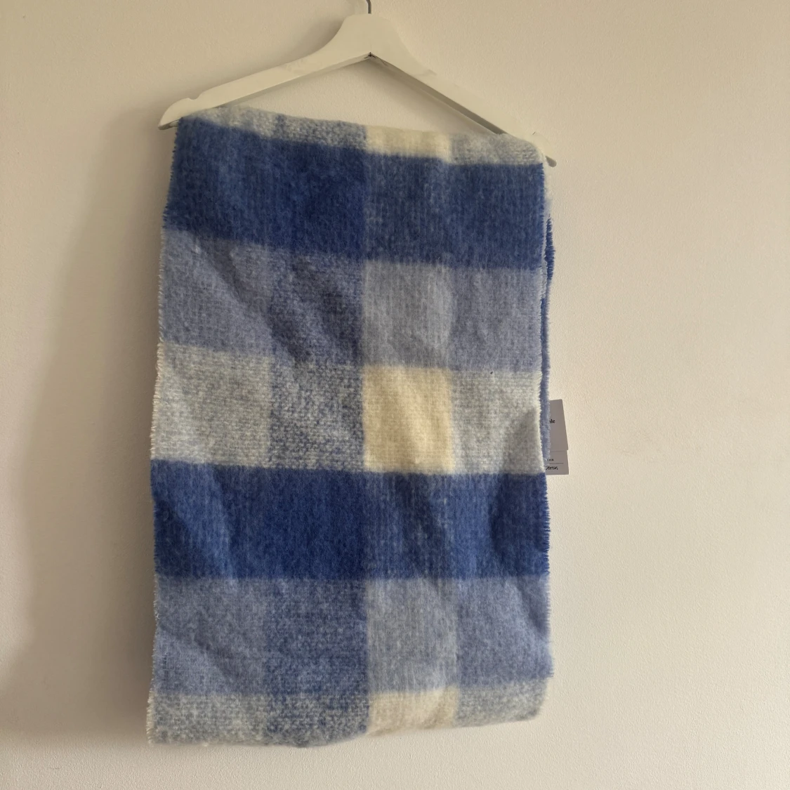 Helt ny rutig ullhalsduk från & Other Stories - 2
