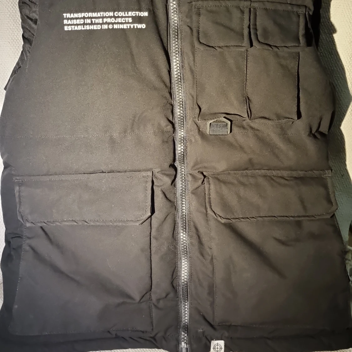 Svart dunväst från Black Squad - 1