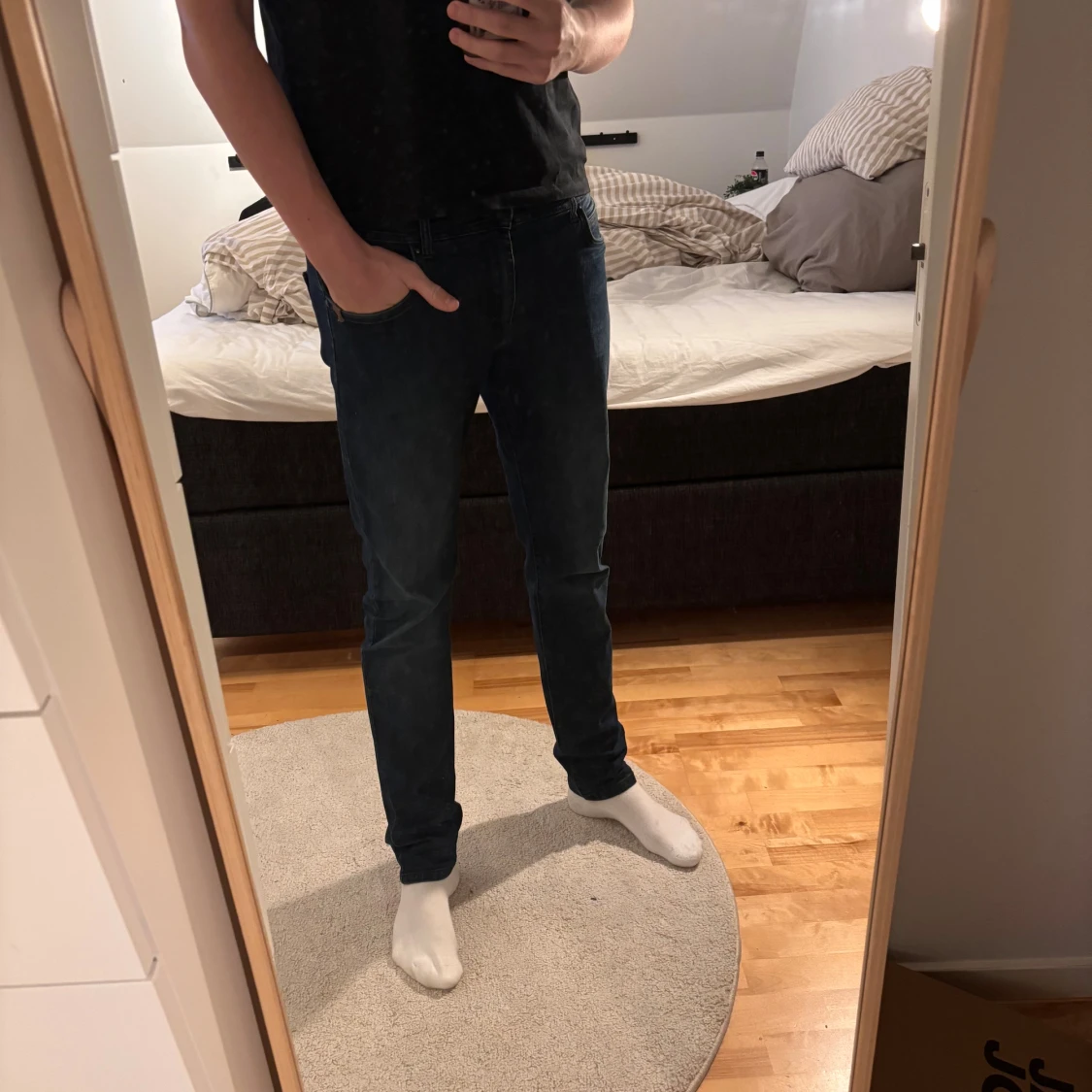 Mörkblå jeans från Sand