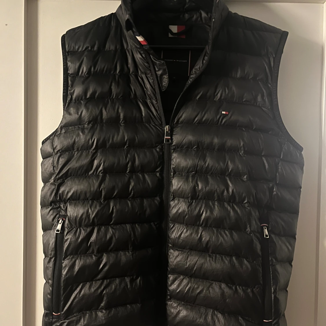Svart dunväst från Tommy Hilfiger