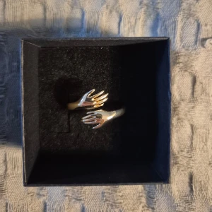 Guld ring  - GRATIS GÅVA MED VARGE ORDER!! Supertrendig stockholmsstil tjejer, ring guld. Vinter ring smycke. Gjord av stål, jag svarar och skickar alltid snabbt!