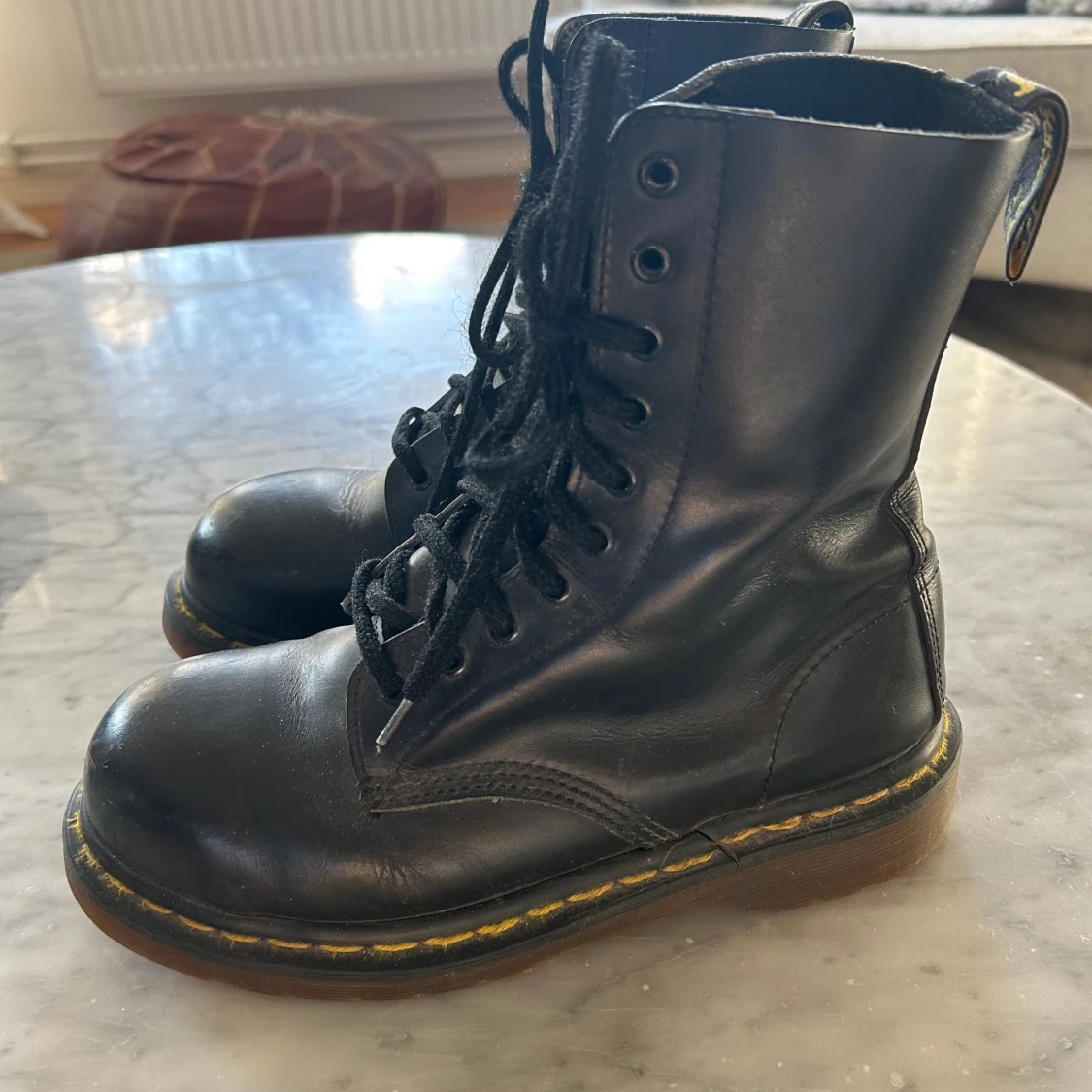 Svarta Dr. Martens boots i skinn - 1