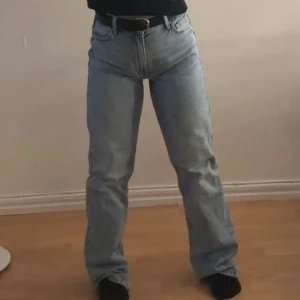 Straight leg jeans - Jeans från Bershka, använd fåtalgånger då de var lite förstora och inte min stil. 