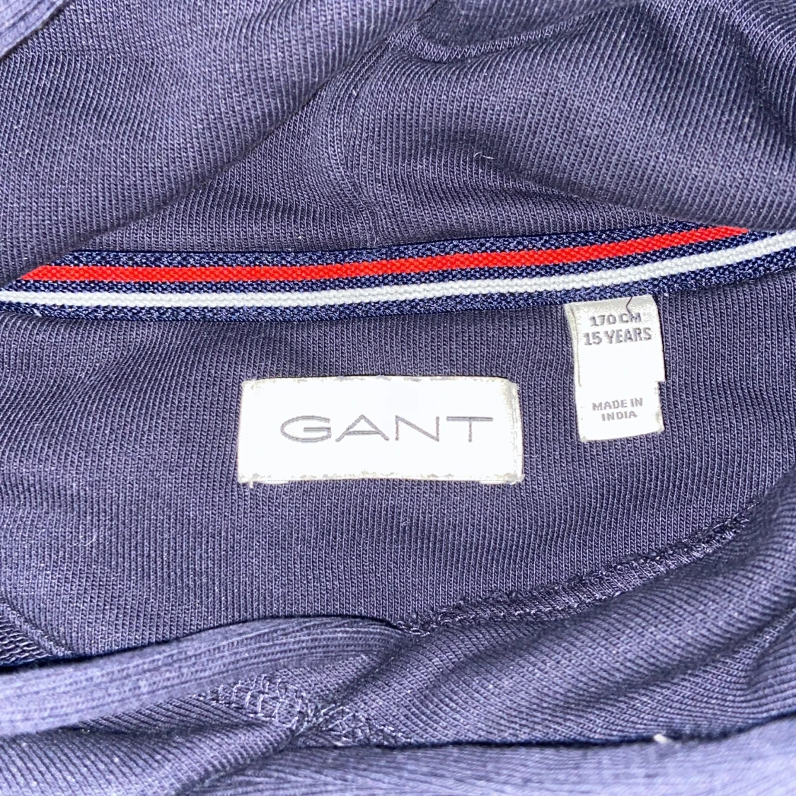 Mörkblå hoodie från GANT - 1