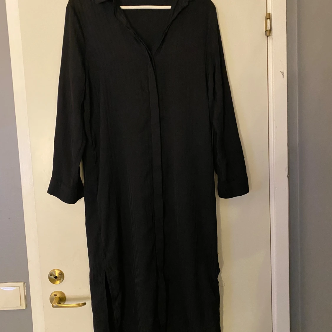 Svart långklänning från Mango