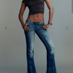 Blå bootcut jeans med låg midja - Helt nya weekday jeans som bara är testade men aldrig använda ute bland folk. Säljer för dom är för korta för mig💕💕 storlek är 29/32