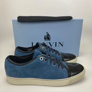 Lanvin skor  - Hej! Säljer nu dessa sjukt snygga lanvin skor. Skorna är i toppskick! Har begränsat antal boxar och dustbag. Hör av dig vid frågor. 