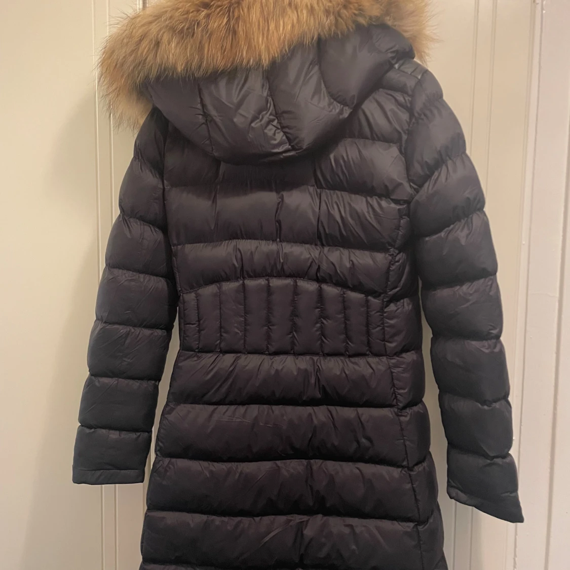 Svart lång dunjacka Moncler med päls - 1