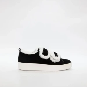 Duffy sneakers  - Fick tag på ett par av dessa supersnygga populära sneakers från Duffy. Helt slutsålda online. Helt nya i kartong, säljer då jag har ångrat mig🥰 