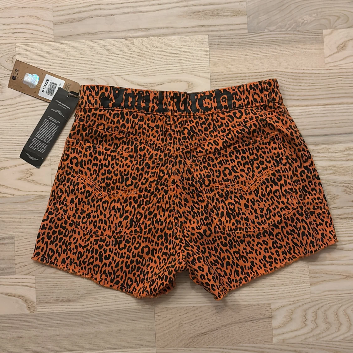 Leopardmönstrade shorts från Von Dutch - 2