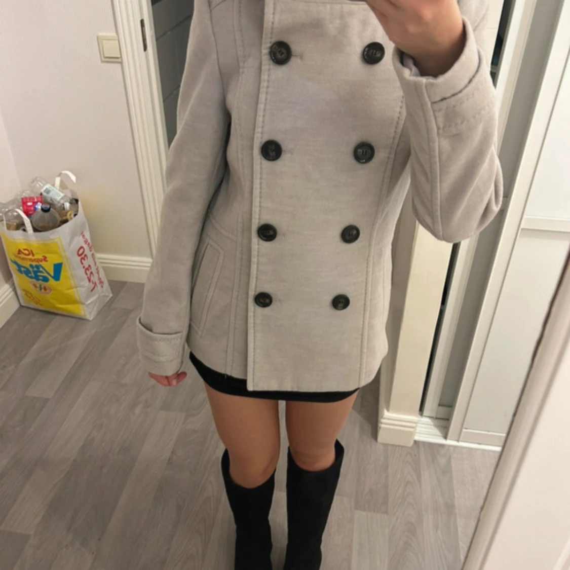 Ljusgrå skepparkavaj med knappar - 3