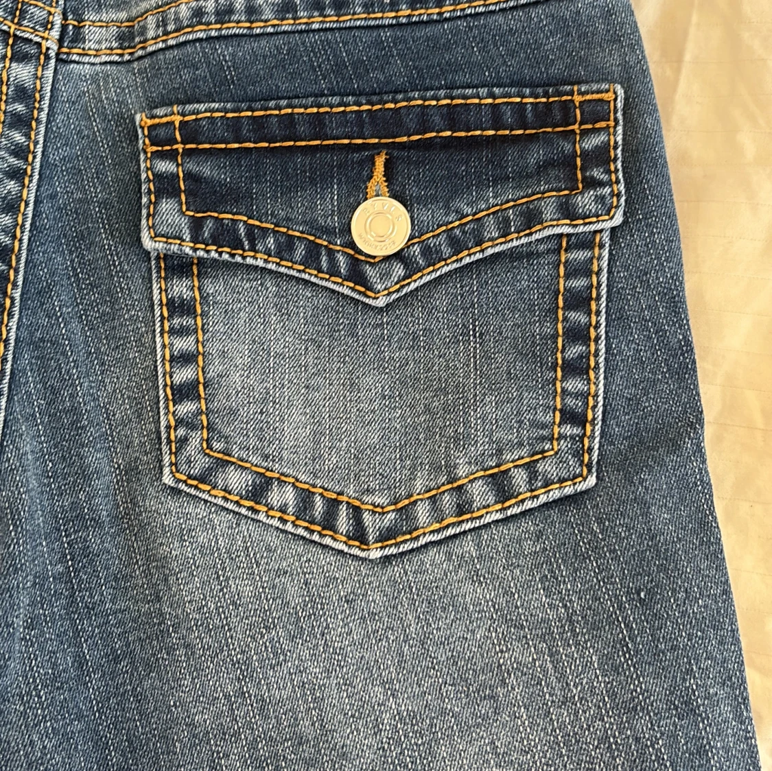Blå bootcut jeans från RYVLS - 4