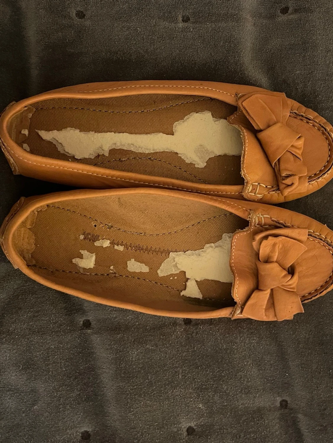 Bruna loafers med rosett