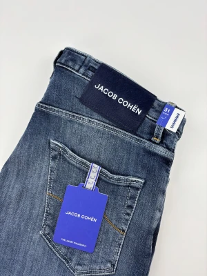 Jacob Cohën Chris jeans - | Säljer ett par helt nya Jacob Cohën jeans. | Storlek: 31. | Hör av dig vid frågor eller funderingar.