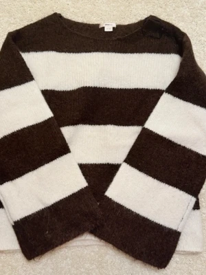 Stickad randig tröja❤️ - Superfin stickad randig tröja. Precis som ny, hör av er vid frågor💕köpt på Gina Young men passar Xs-M
