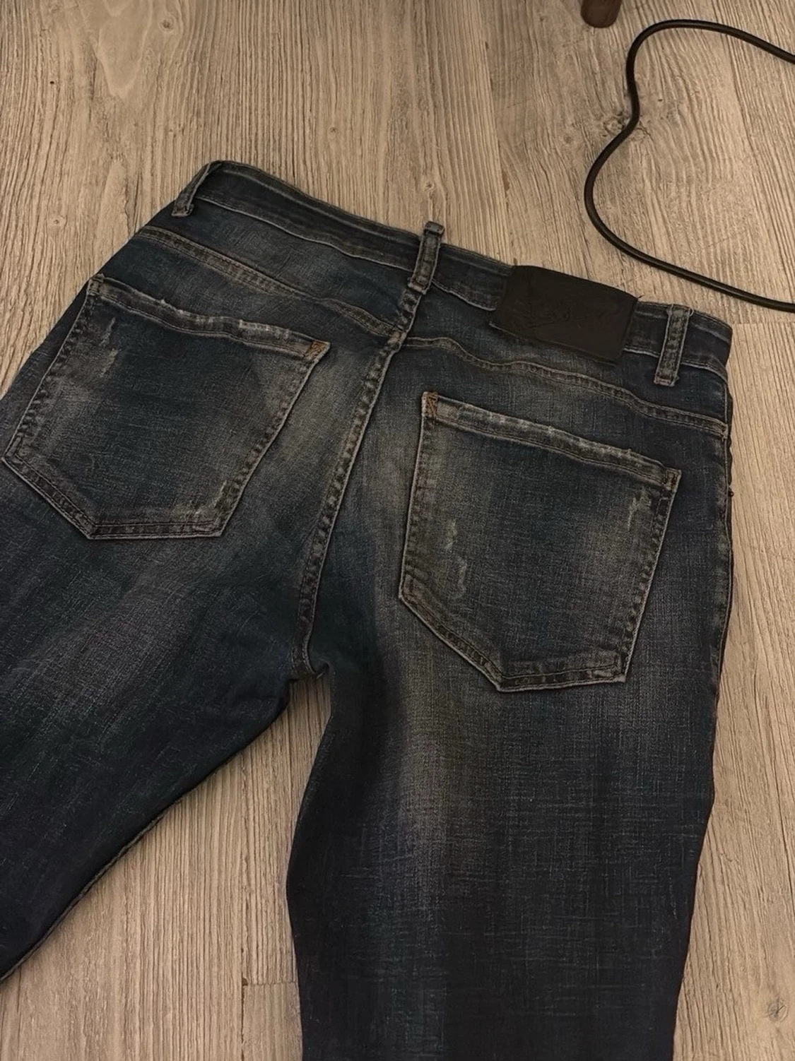 Dsquared2 mörkblå jeans med slitningar - 1