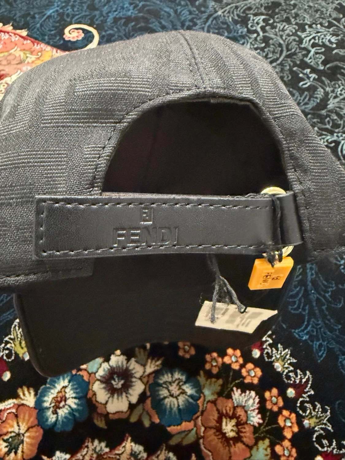 Svart Fendi keps med mönster - 2