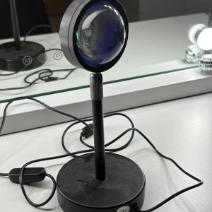 ”Sollampa”  - Säljer min så kallade sollampa, från amazon. Jag använder ej den längre. Man fick inte med sig någon adapter. Ordinarie pris 200kr ungefär.