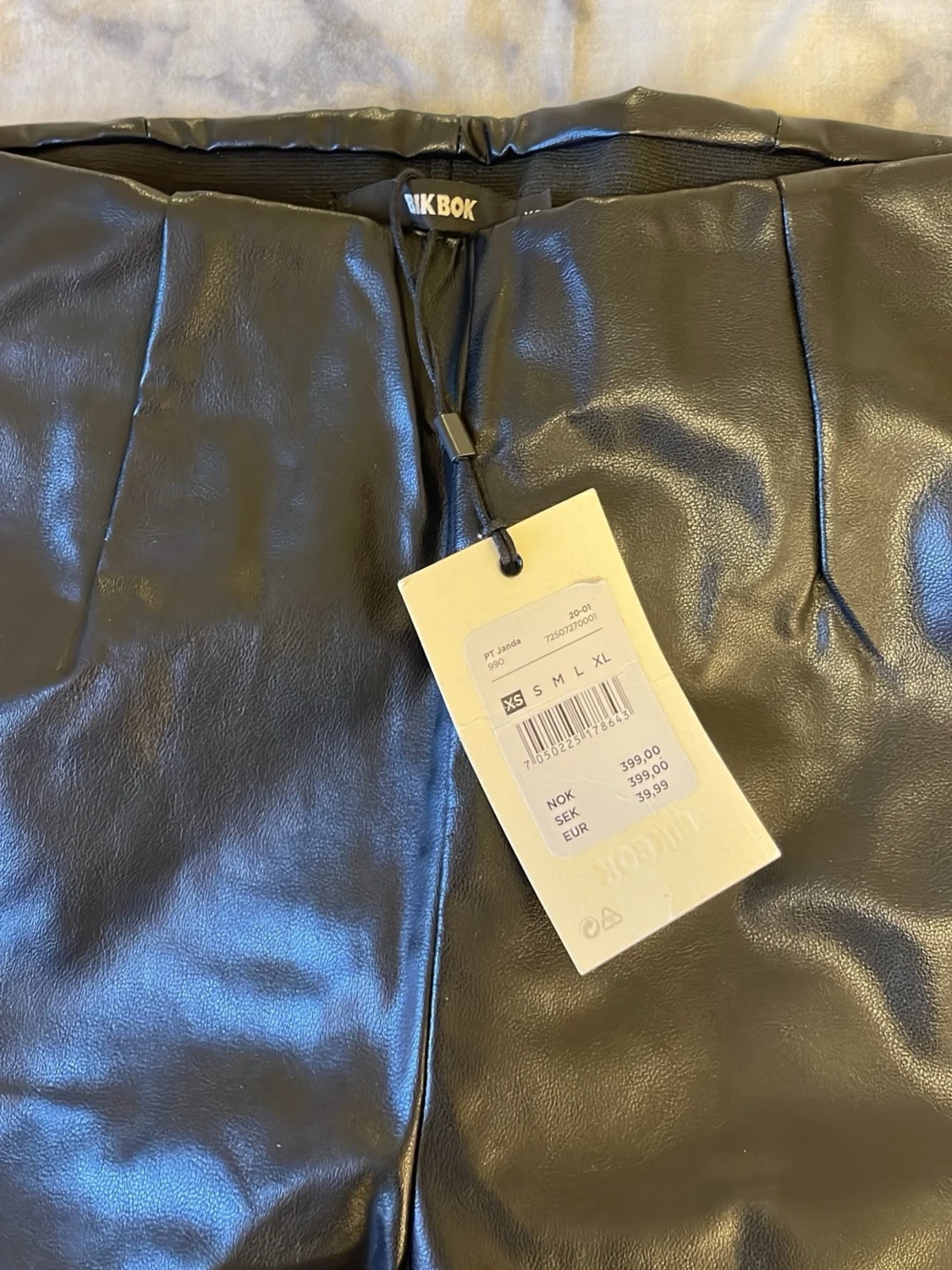 Svarta skinnbyxor från Bik Bok XS - 1