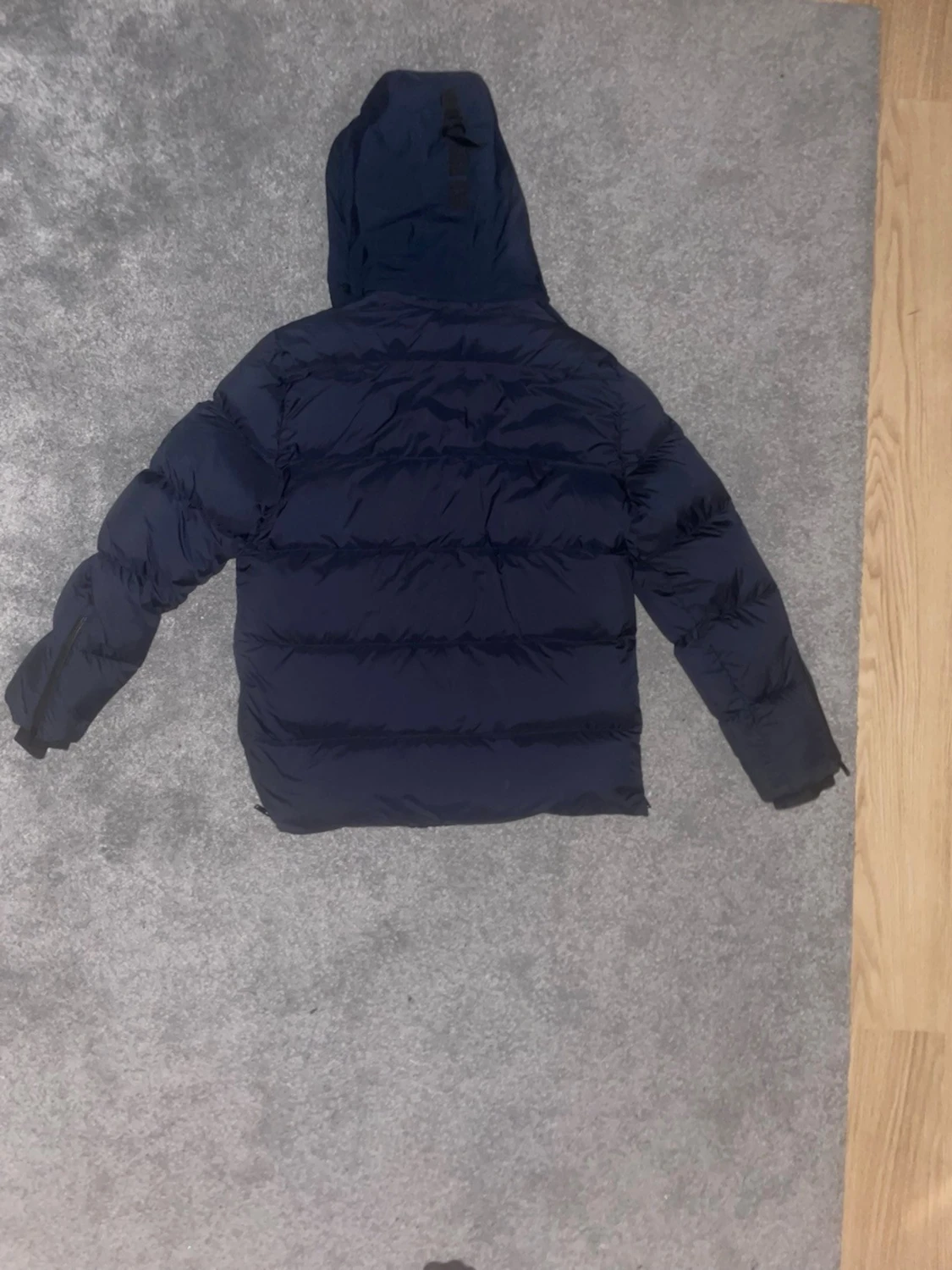 Mörkblå pufferjacka med huva - 1