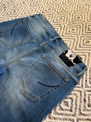 Handpicked ”the moser project” jeans - Super fint skick | endast testade | som nya | två lappar kvar | stilrena detaljer | italienska jeans | storlek 31 | 41 x 98 