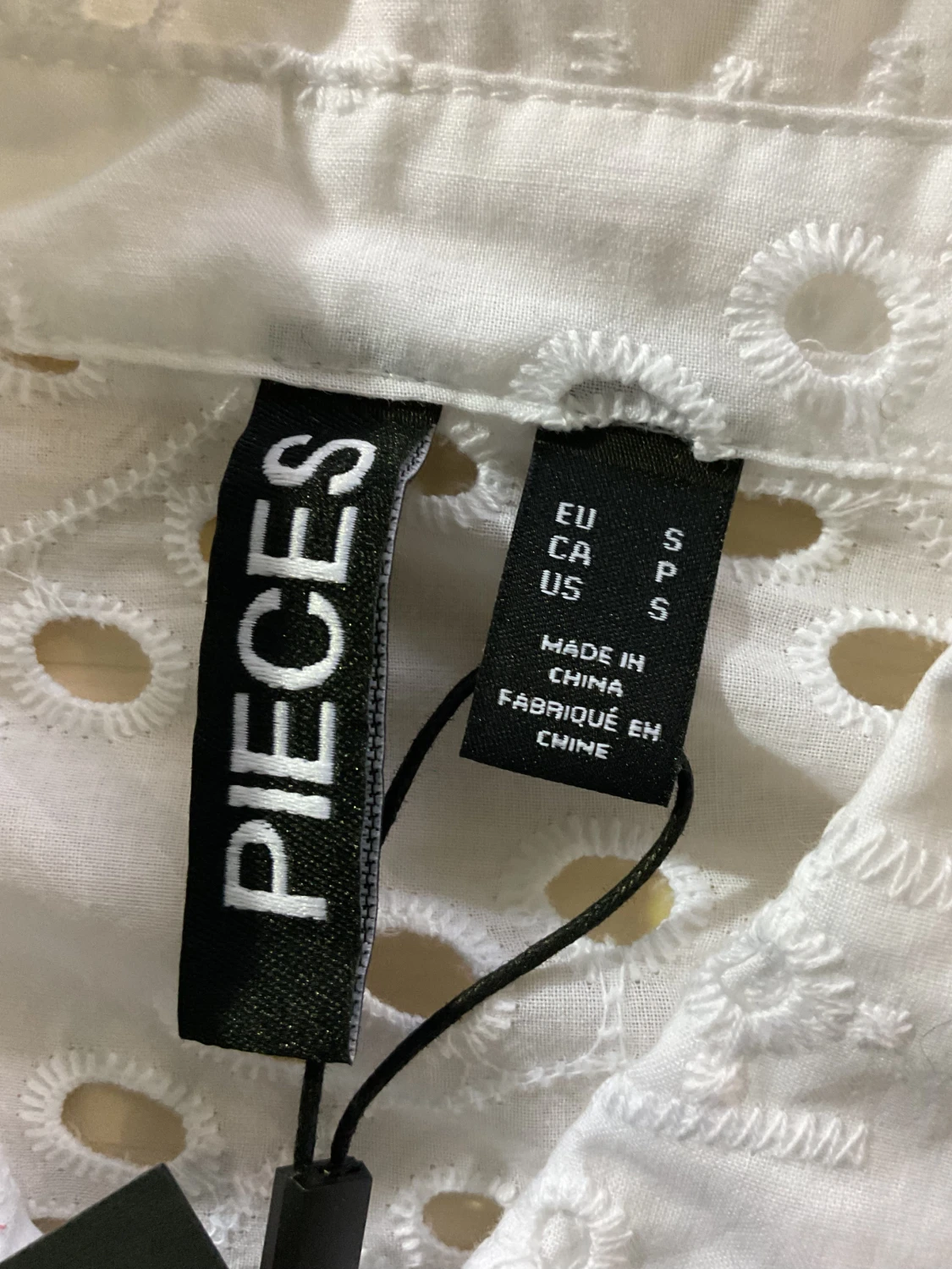 Vit broderad skjorta från Pieces - 2