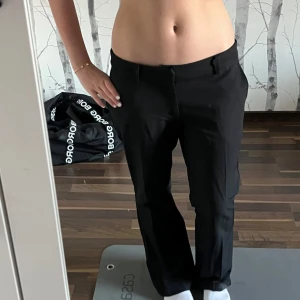 Kostymbyxor från BikBok - kostymbyxor från BikBok i storlek 40, orginalpris 599!