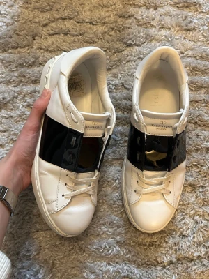 Valentino open - Valentino Garavani Open 🙌 | Skick - 9/10 | Inga defekter | Box, 1 dustbag + extra skosnöre följer med vid köp | Skriv privat vid frågor 🤝