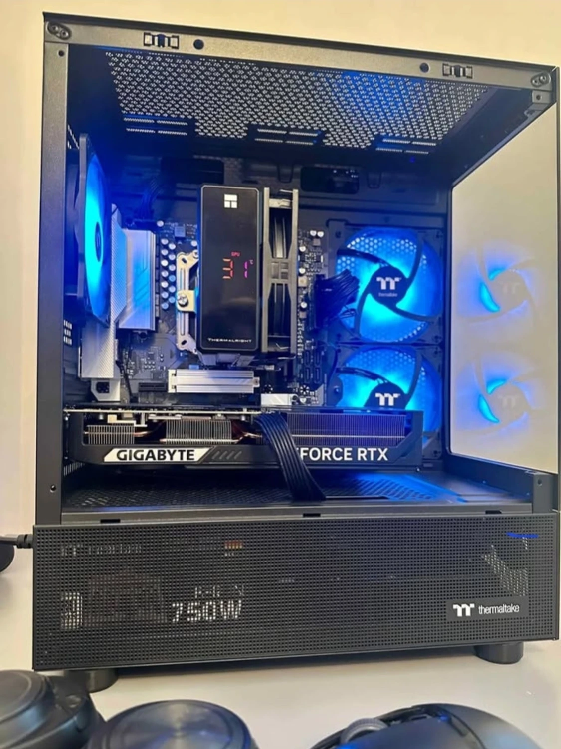 Thermaltake Gaming PC med Gigabyte GeForce RTX - 4